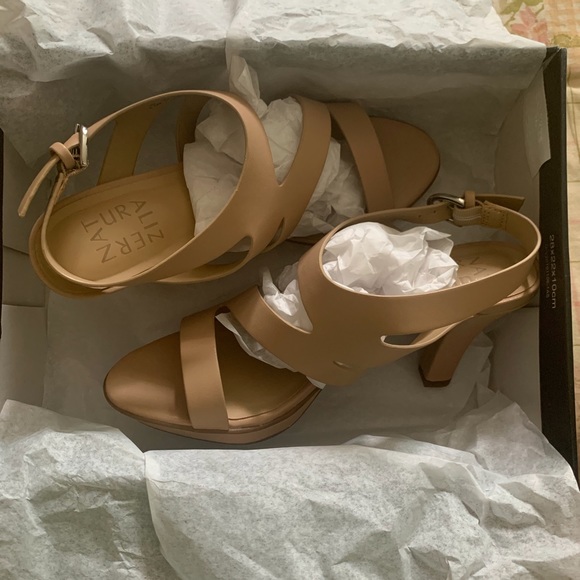 Naturalizer heels - Picture 2 of 3